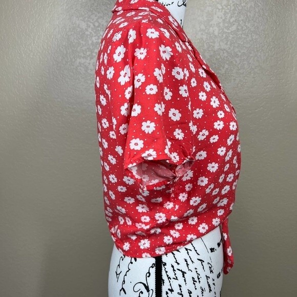 Forever 21 red crop top women floral button up short sleeve size M - Picture 5 of 11